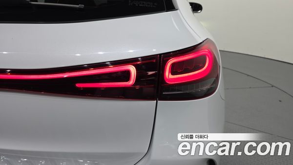Mercedes-Benz EQA 2022, фото 8