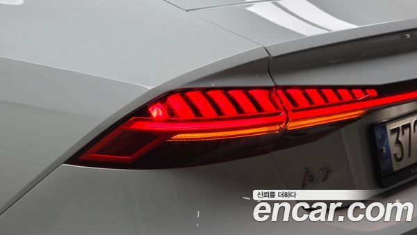 Audi A7 2022, фото 9
