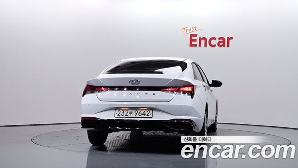 Hyundai Elantra 2021, фото 4