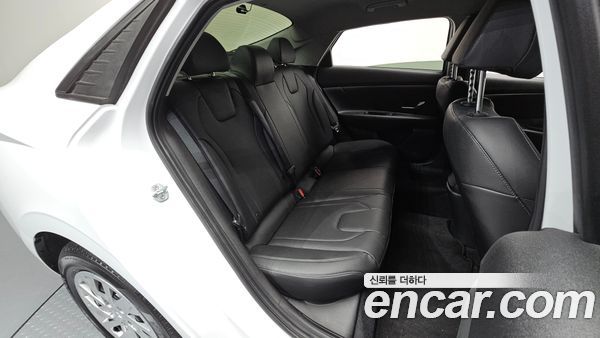 Hyundai Elantra 2021, фото 17