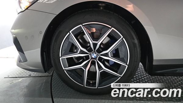 BMW 5 Series 2025, фото 4