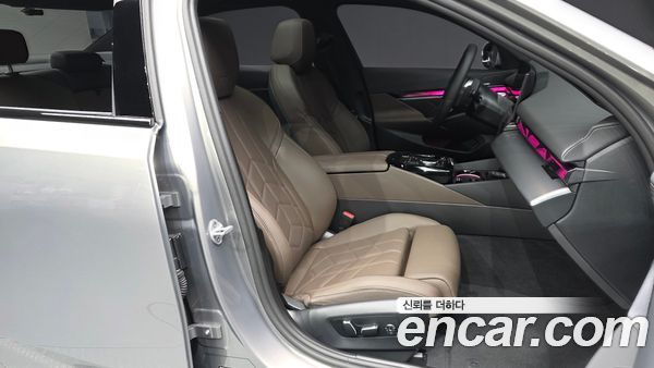 BMW 5 Series 2025, фото 16
