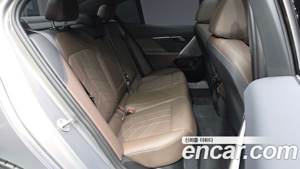 BMW 5 Series 2025, фото 17