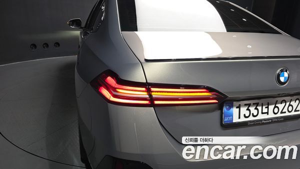 BMW 5 Series 2025, фото 8
