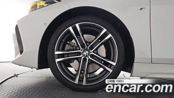 BMW 1 Series 2023, фото 4