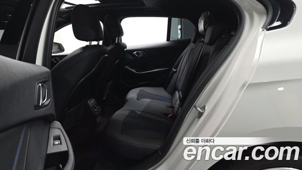 BMW 1 Series 2023, фото 17