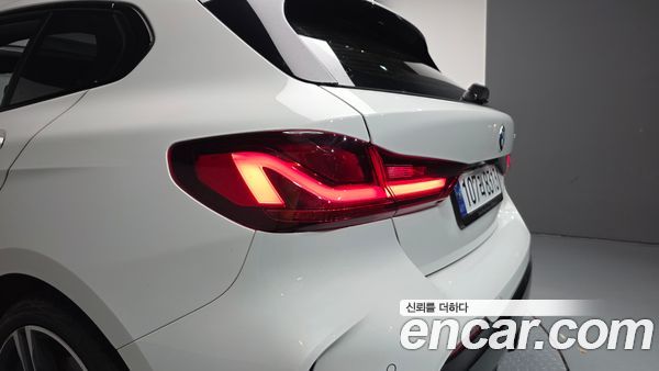 BMW 1 Series 2023, фото 8