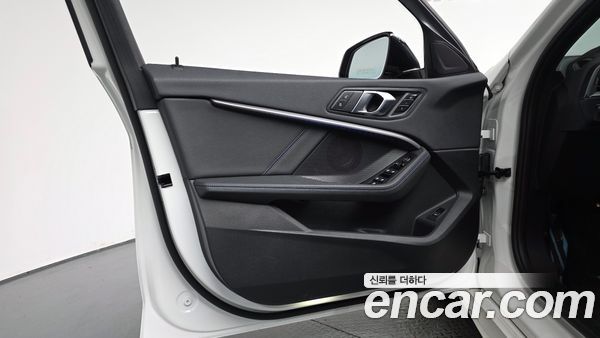 BMW 1 Series 2023, фото 13