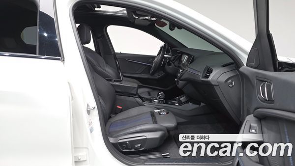 BMW 1 Series 2023, фото 15
