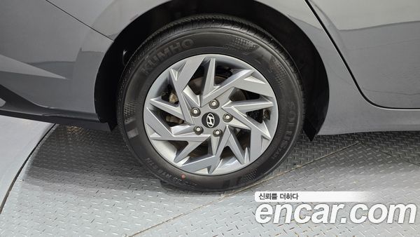 Hyundai Elantra 2025, фото 5