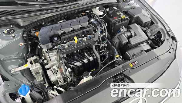 Hyundai Elantra 2025, фото 6