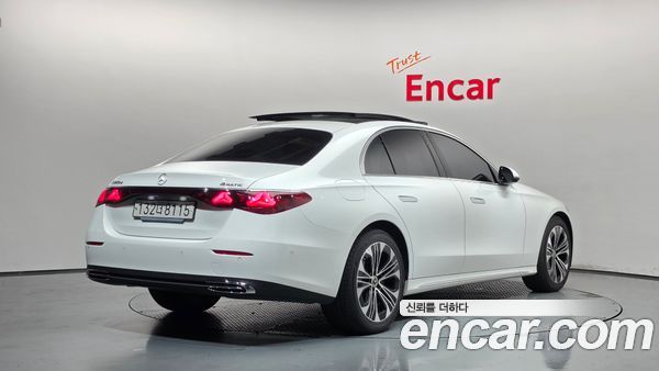 Mercedes-Benz E-Class 2024, фото 2