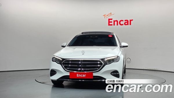 Mercedes-Benz E-Class 2024, фото 3