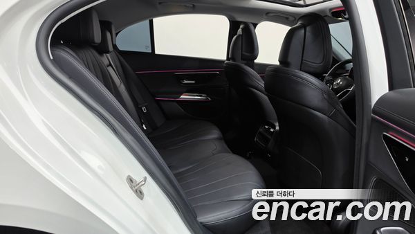 Mercedes-Benz E-Class 2024, фото 17