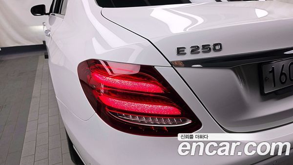Mercedes-Benz E-Class 2020, фото 9