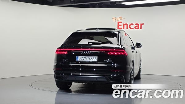 Audi Q8 2023, фото 4