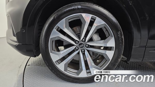 Audi Q8 2023, фото 5