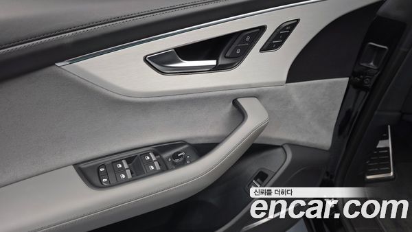Audi Q8 2023, фото 20