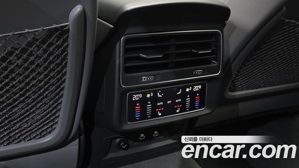 Audi Q8 2023, фото 24