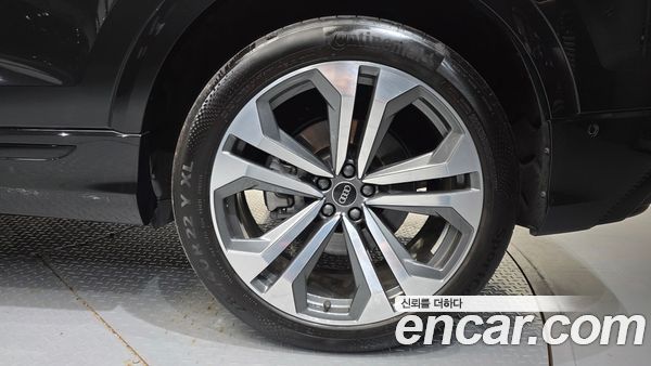Audi Q8 2023, фото 7