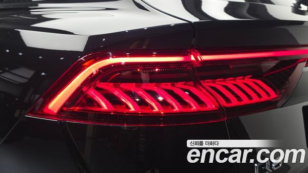 Audi Q8 2023, фото 9