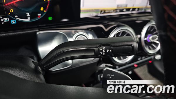 Mercedes-Benz GLB 2021, фото 11