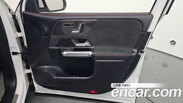 Mercedes-Benz GLB 2021, фото 13