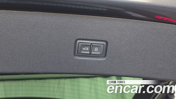 Audi Q8 2022, фото 16