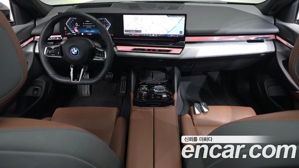 BMW 5 Series 2025, фото 9