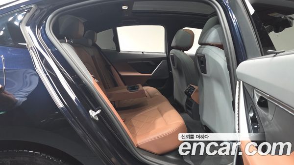 BMW 5 Series 2025, фото 16