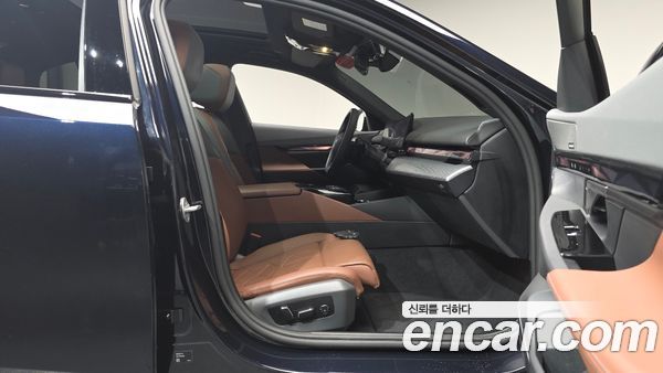 BMW 5 Series 2025, фото 15