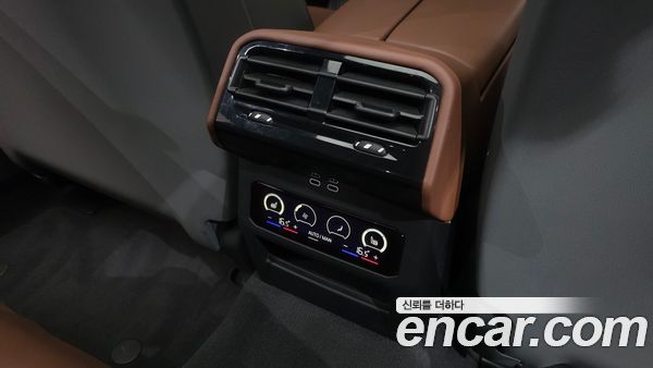 BMW 5 Series 2025, фото 30
