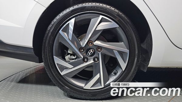 Hyundai Elantra 2025, фото 5