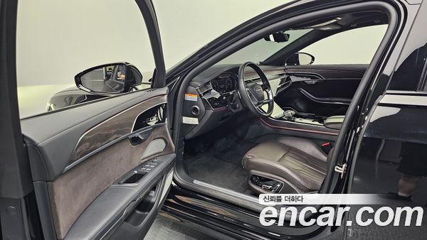 Audi A8 2022, фото 13