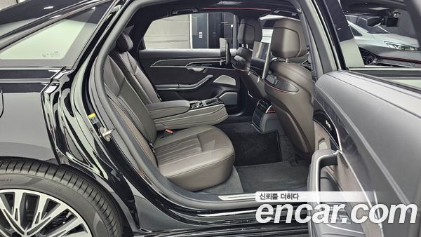 Audi A8 2022, фото 18