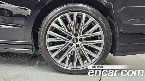 Audi A8 2022, фото 7