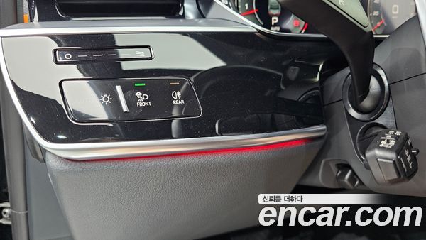 Audi A8 2022, фото 27