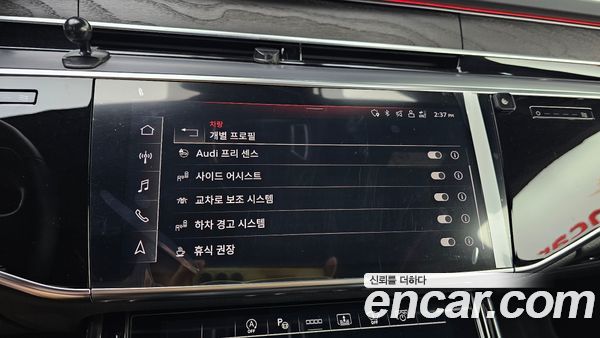 Audi A8 2022, фото 30