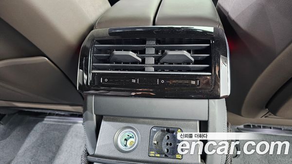 Audi A8 2022, фото 32