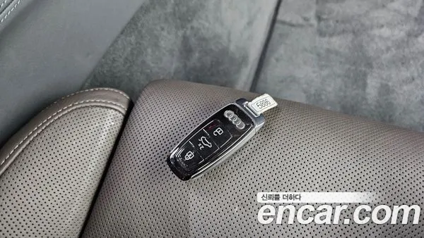 Audi A8 2022, фото 33