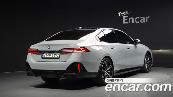BMW 5 Series 2024, фото 2