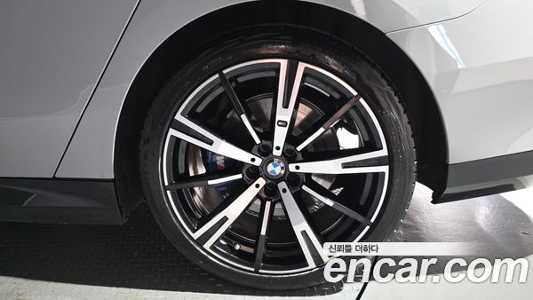 BMW 5 Series 2024, фото 7