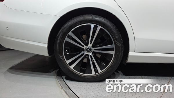 Mercedes-Benz E-Class 2021, фото 5