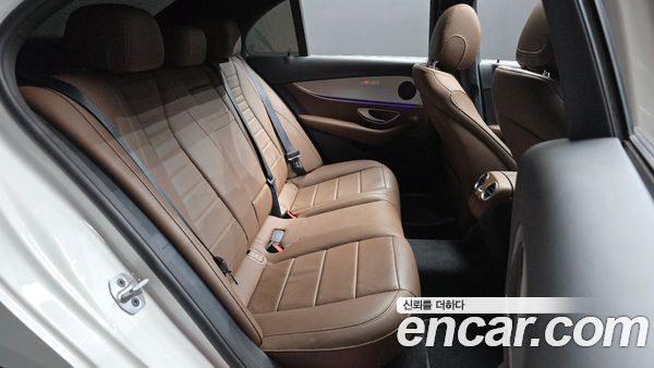 Mercedes-Benz E-Class 2021, фото 17
