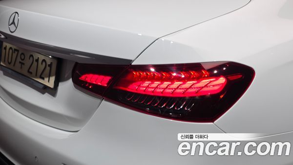 Mercedes-Benz E-Class 2021, фото 9