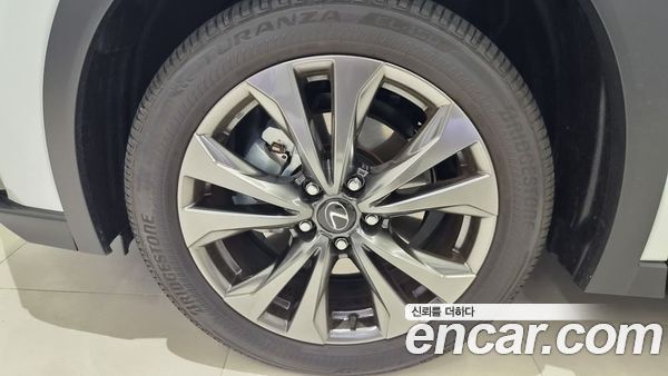 Lexus UX 2026, фото 5