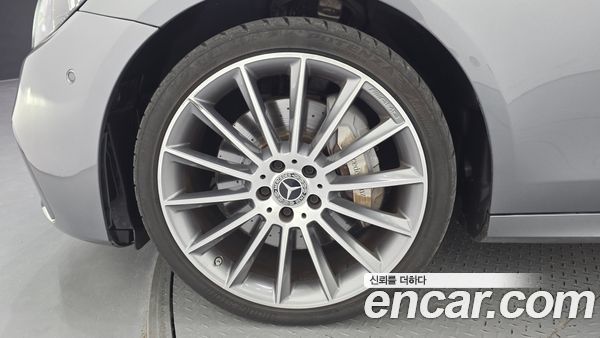Mercedes-Benz E-Class 2021, фото 5