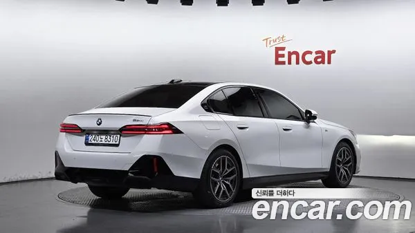 BMW 5 Series 2025, фото 2