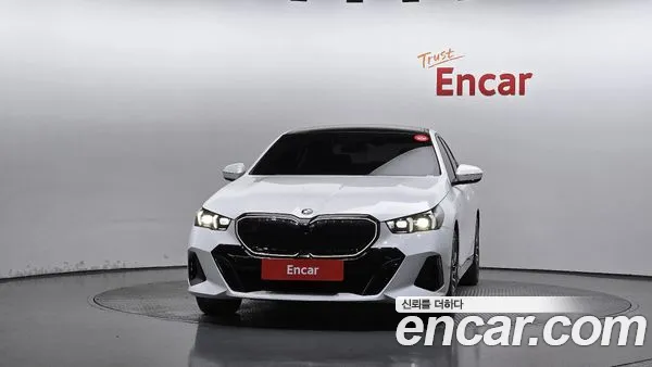 BMW 5 Series 2025, фото 3
