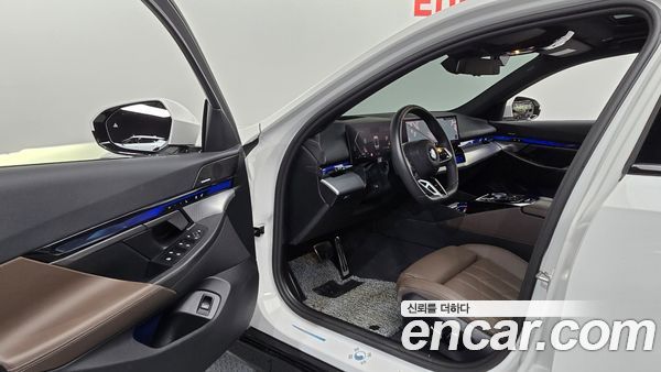 BMW 5 Series 2025, фото 10